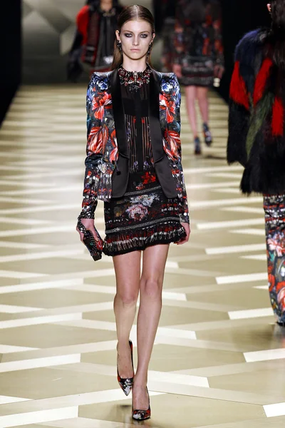 Look 14